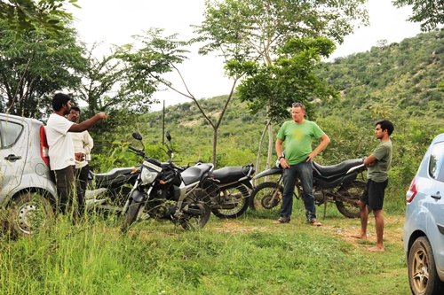 When motorcycle travellers meet, discussions can be great fun.
